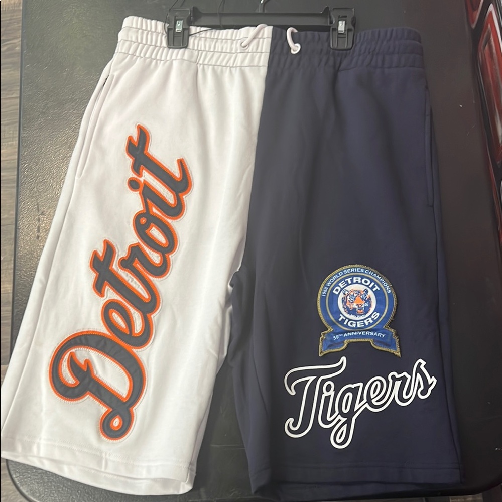 100% Authentic Detroit Tigers Men's Shorts - White and Navy